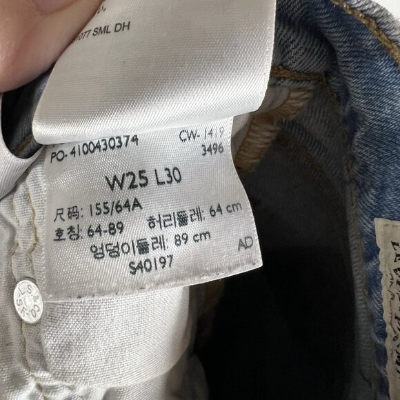 Levi's 501 Jeans Thrashed 25x30 Blue Light Wash Premium Denim Classic Distressed - Picture 11 of 11